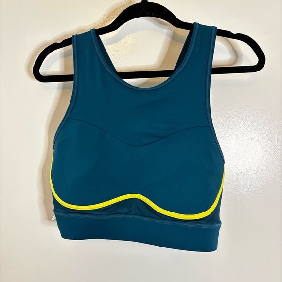 Fabletics Blare Cross Back Sports Bra - Picture 7 of 12